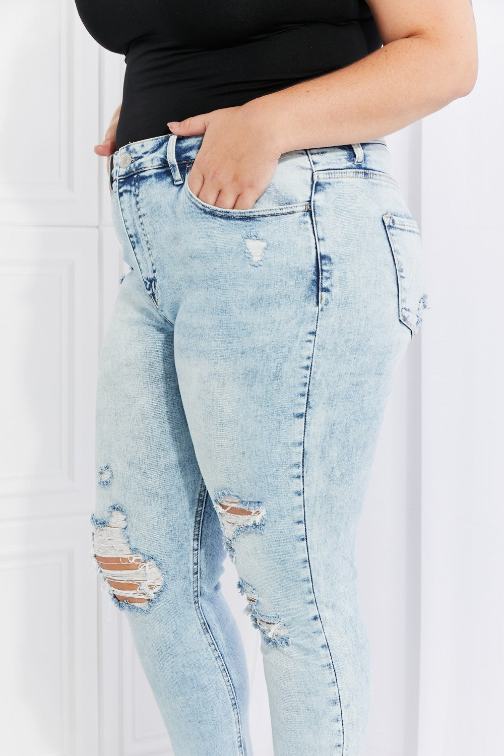 Vervet by Flying Monkey On The Road Full Size Distressed Jeans COCO CRESS